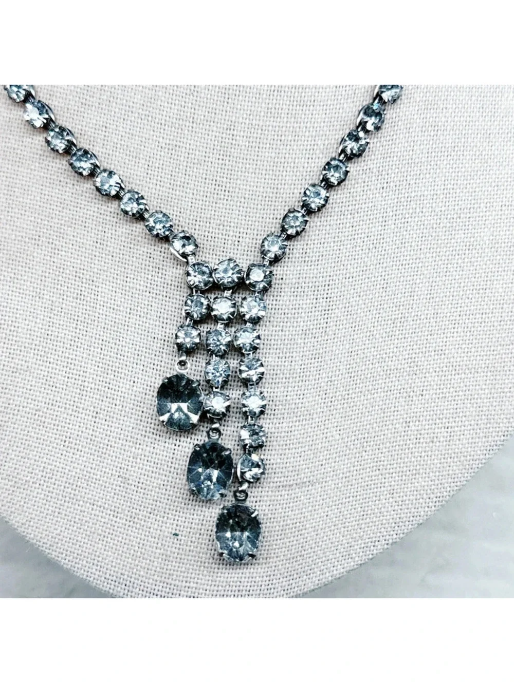 5344mc. Vintage Silvertone Bling Choker